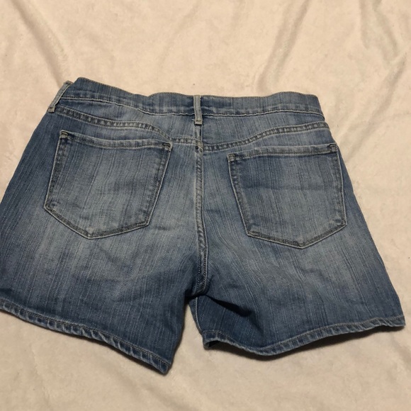 Light wash boyfriend style jean shorts - Picture 2 of 3